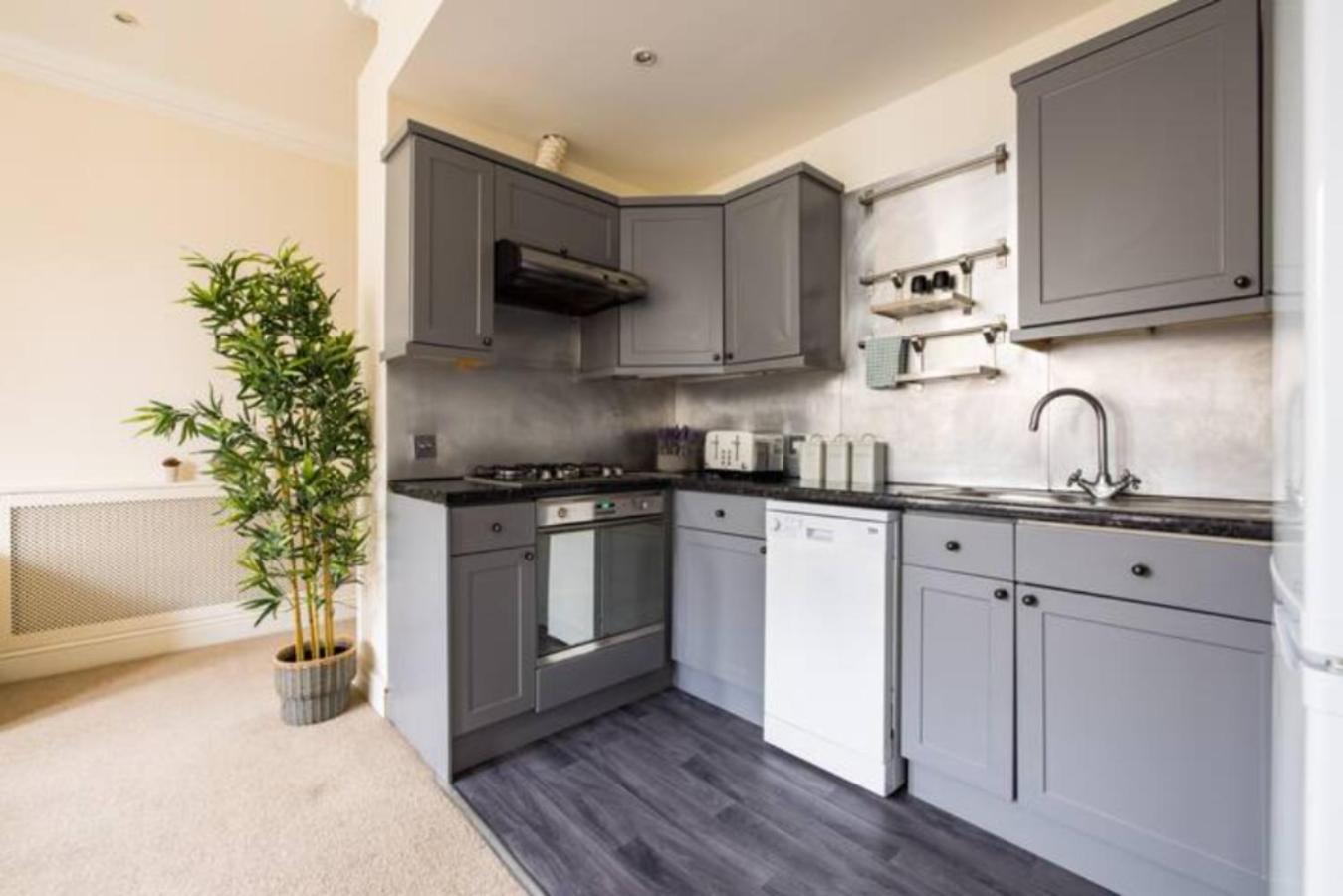 The West Kensington Collection Apartment London Exterior photo