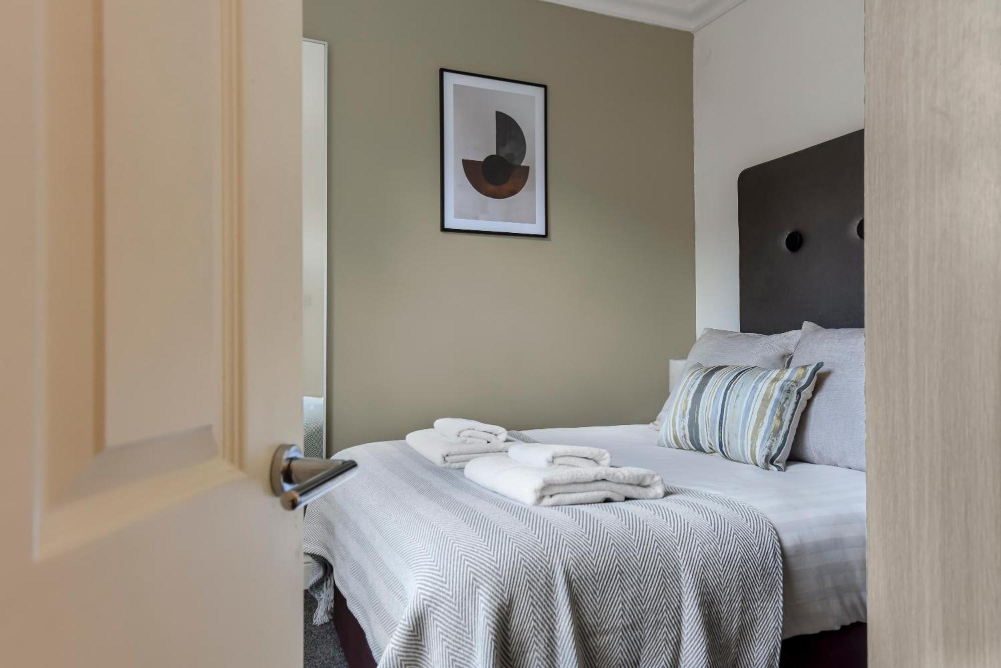 The West Kensington Collection Apartment London Exterior photo