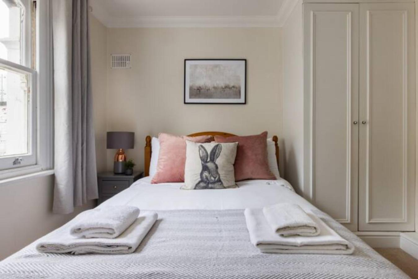The West Kensington Collection Apartment London Exterior photo
