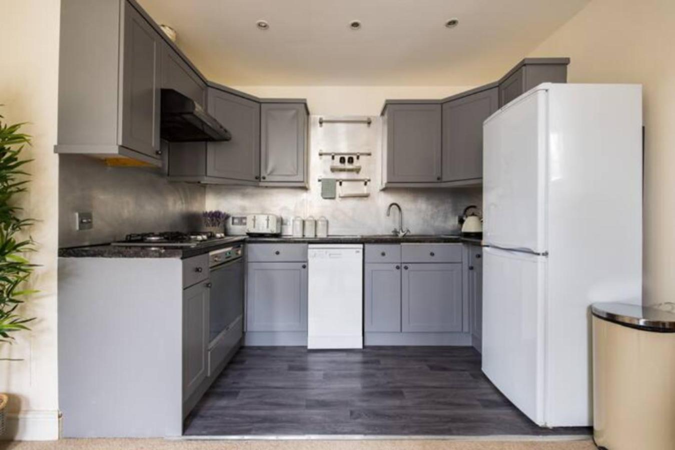 The West Kensington Collection Apartment London Exterior photo